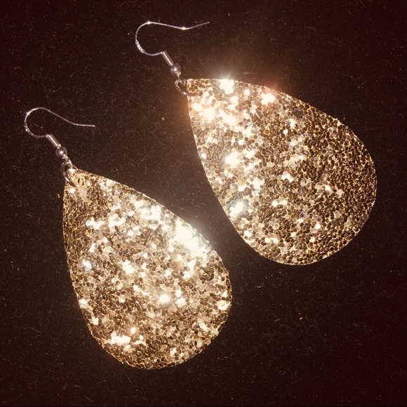 ✨”SPARKLE”✨TEARDROP GOLD SPARKLE EARRINGS - Picture 2 of 3